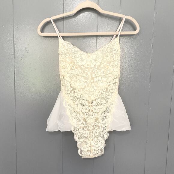NEW Free People HAH White Blank Maid to Wear Fluttery Floral Lace Bodysuit S - Picture 3 of 7